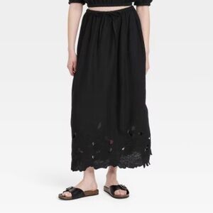 NWT Universal Thread Floral Openwork A-line Skirt Black Size Small